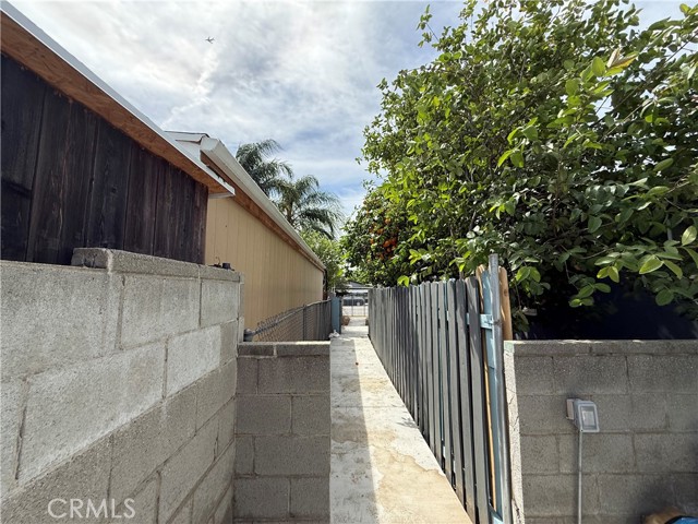 Detail Gallery Image 3 of 31 For 20953 Saticoy, Canoga Park,  CA 91304 - 2 Beds | 2 Baths