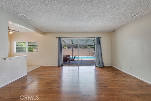 428 S Rosalinda Avenue, Azusa CA: https://media.crmls.org/medias/6f28e6bc-1c5c-4882-946a-fcf407de9563.jpg