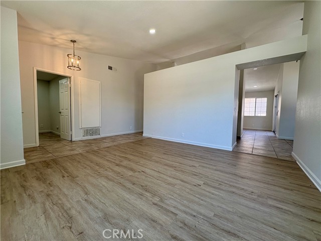 2137 Estrella Court, Palmdale CA: https://media.crmls.org/medias/6f29dc7f-fbfc-4c11-a9e8-5d9665b3f5a7.jpg