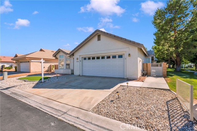 11246 Pleasant Hills Drive, Apple Valley CA: https://media.crmls.org/medias/6f2a494b-430c-42b5-b39c-84e0cee2d5c8.jpg