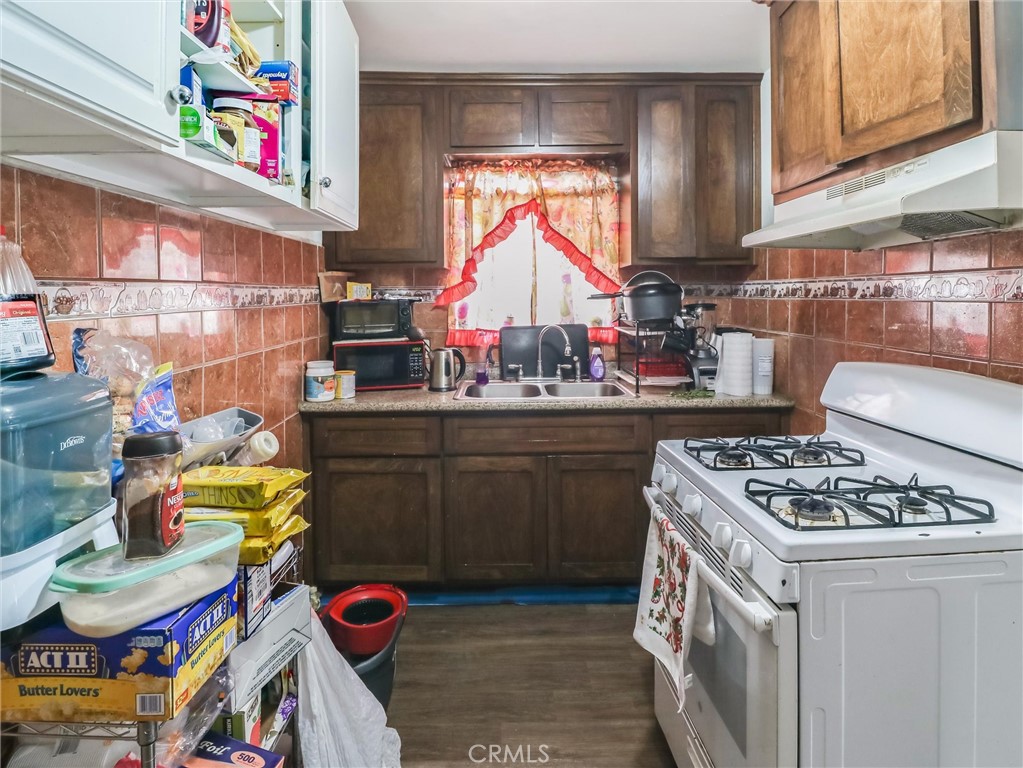 https://media.crmls.org/medias/6f2b355b-b71e-48ba-a8ed-863803407de0.jpg?preset=X-Large