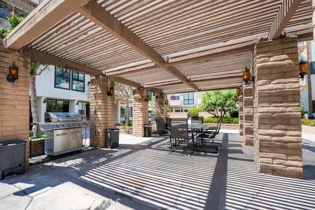 12300 Montecito Road, Seal Beach CA: https://media.crmls.org/medias/6f2ca6b3-56f2-47a6-aee5-d09162896c4d.jpg