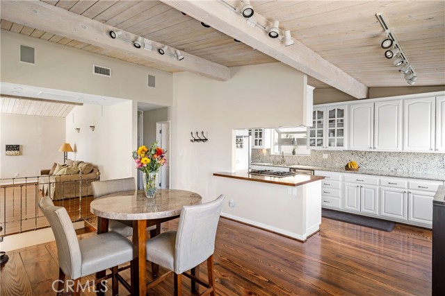 319 26th Place, Manhattan Beach, California 90266, 3 Bedrooms Bedrooms, ,2 BathroomsBathrooms,Residential,Sold,26th,SB22115573