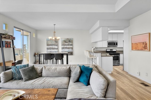 4216 Highland Avenue, Manhattan Beach, California 90266, 2 Bedrooms Bedrooms, ,2 BathroomsBathrooms,Residential,Sold,Highland,SB22108574