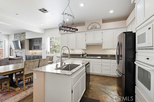 26161 Wyndemere Court, Escondido CA: https://media.crmls.org/medias/6f2db6b6-714f-4c8d-9048-a9af65d1c787.jpg