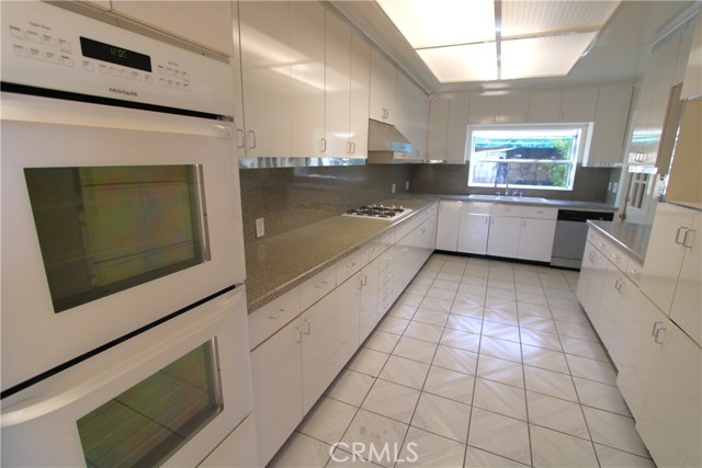 Detail Gallery Image 7 of 21 For 2035 Rangeview, Glendale,  CA 91201 - 3 Beds | 2/1 Baths