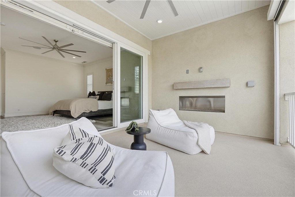 https://media.crmls.org/medias/6f2ea4fe-27d6-4f88-9e9b-77f261d9837b.jpg?preset=X-Large