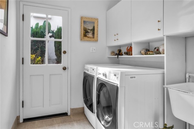 Good sized laundry room