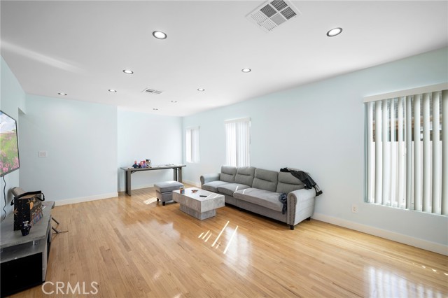 Detail Gallery Image 3 of 14 For 8210 Laurelgrove Ave, North Hollywood,  CA 91605 - 2 Beds | 1 Baths