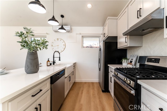 Detail Gallery Image 6 of 33 For 16122 San Fernando Mission Bld, Granada Hills,  CA 91344 - 5 Beds | 5 Baths