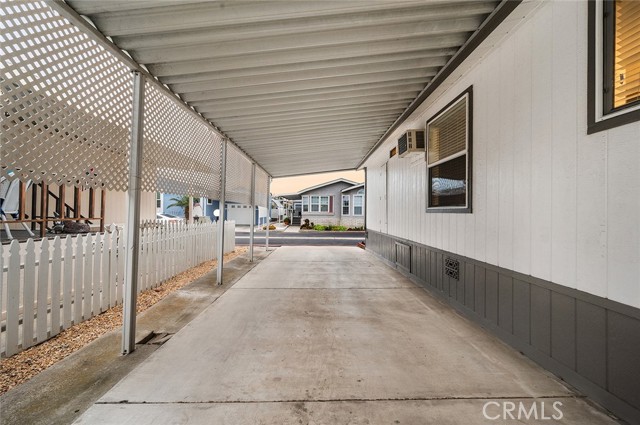 9850 Garfield, Huntington Beach CA: https://media.crmls.org/medias/6f302328-5757-42a6-8058-18593e1ec8c1.jpg