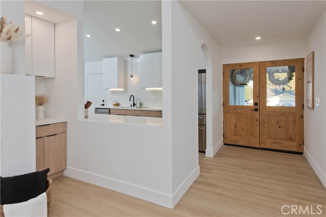 9355 Ruffner Avenue, Northridge CA: https://media.crmls.org/medias/6f310318-b5e8-4473-adf2-e393202a9f08.jpg