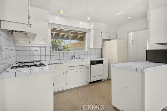 9501 Lubao Avenue photo 11