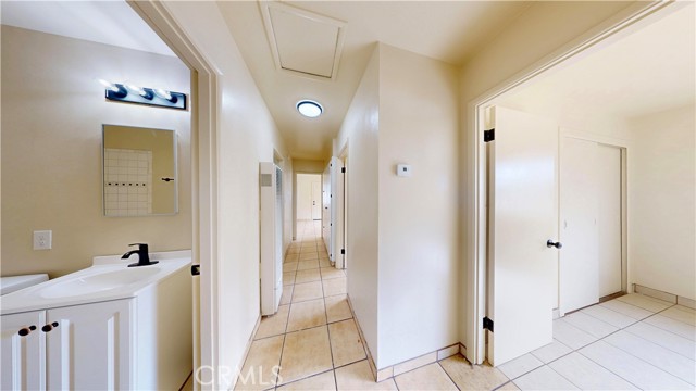 16631 Joshua Street, Victorville CA: https://media.crmls.org/medias/6f317ffd-2622-4c15-b1f8-dad50c02bb46.jpg