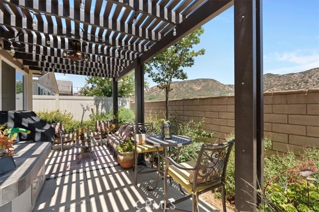 3937 Scarlet Oak Court, San Bernardino CA: https://media.crmls.org/medias/6f32e5ce-2abc-4c82-a0aa-b84f9cf02d11.jpg