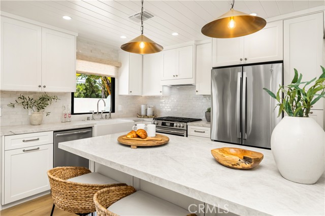 2134 Orange Avenue, Costa Mesa CA: https://media.crmls.org/medias/6f330811-2621-4850-8526-fa84a7c65121.jpg