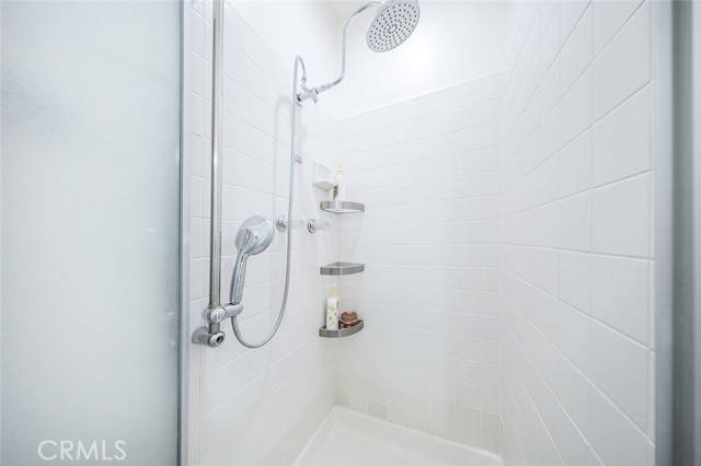 Detail Gallery Image 26 of 39 For 9775 via Roma, Burbank,  CA 91504 - 2 Beds | 3 Baths