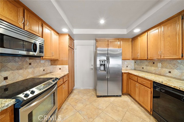 18108 Hearth Drive, Fountain Valley CA: https://media.crmls.org/medias/6f33da7b-e7fc-47a2-8e5b-30e787b26aa1.jpg