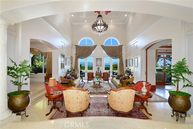 Detail Gallery Image 11 of 73 For 18933 La Montana Pl, Tarzana,  CA 91356 - 7 Beds | 6/1 Baths