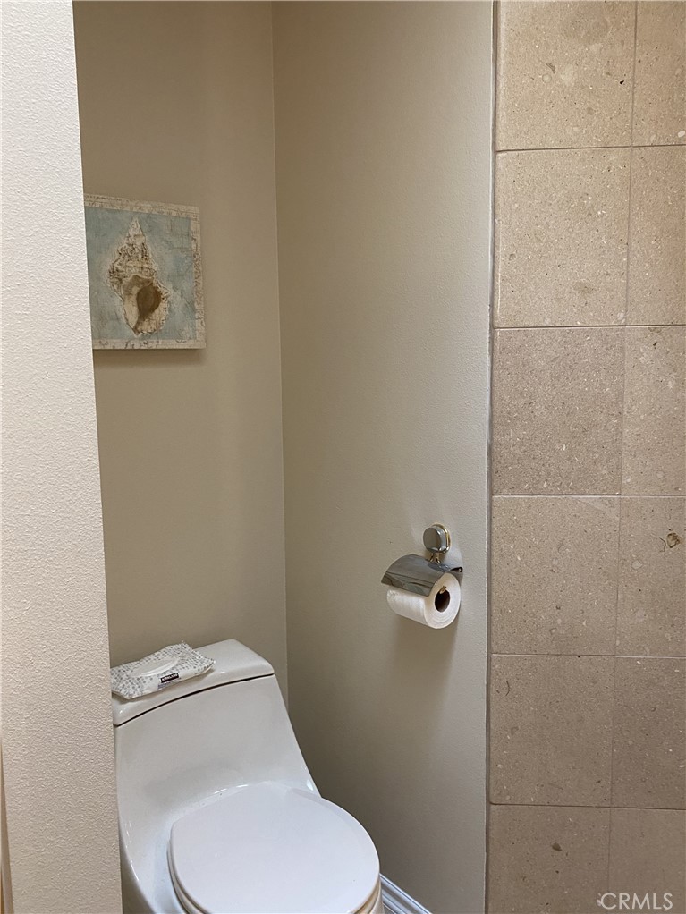 https://media.crmls.org/medias/6f34b4aa-47d2-4617-84ff-06b870126a12.jpg?preset=X-Large
