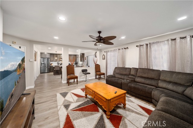 Detail Gallery Image 11 of 30 For 38661 Annette Ave, Palmdale,  CA 93551 - 5 Beds | 2/1 Baths