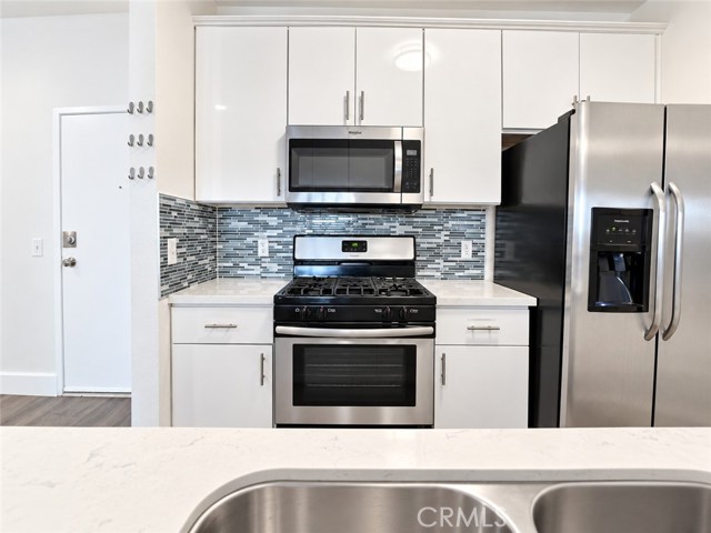 11657 Oxnard Street, 109 photo 13