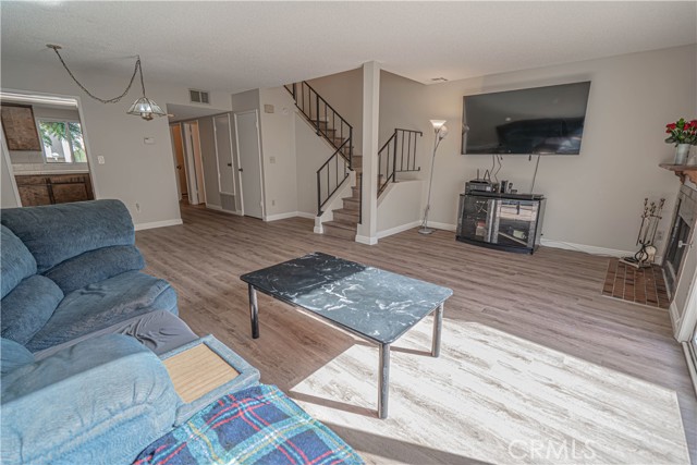 Detail Gallery Image 9 of 35 For 8323 Grenoble #32,  Sunland,  CA 91040 - 3 Beds | 2/1 Baths