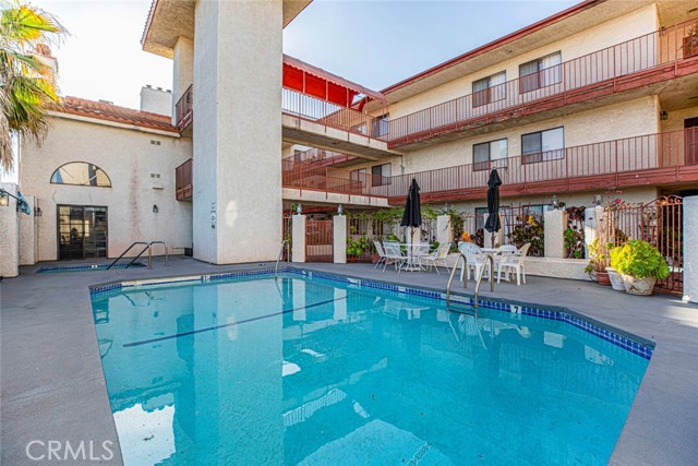 Detail Gallery Image 1 of 21 For 7625 Reseda Blvd #105,  Reseda,  CA 91335 - 3 Beds | 2 Baths