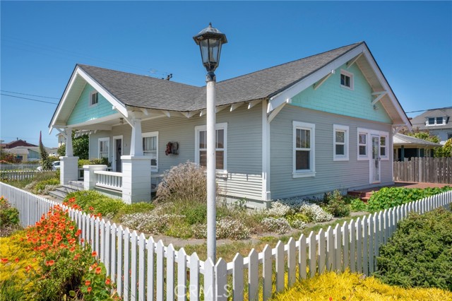 Detail Gallery Image 2 of 26 For 145 W Pine St, Fort Bragg,  CA 95437 - 3 Beds | 2 Baths