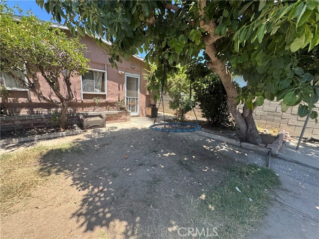 2124 W Civic Center Drive, Santa Ana CA: https://media.crmls.org/medias/6f36c2cb-2891-470c-9c7e-bfe7f39d8de5.jpg