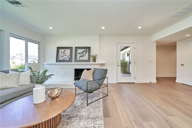 Detail Gallery Image 9 of 74 For 9604 Swinton, North Hills,  CA 91343 - 4 Beds | 3 Baths