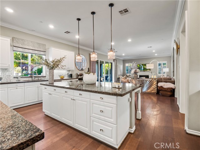 Detail Gallery Image 21 of 65 For 22385 Midtown Ct, Saugus,  CA 91350 - 5 Beds | 4/1 Baths