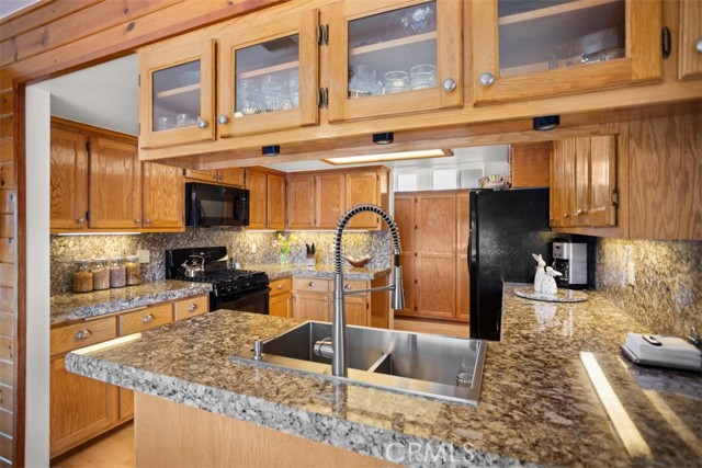 Detail Gallery Image 16 of 65 For 27720 St Bernard Ln, Lake Arrowhead,  CA 92352 - 4 Beds | 3 Baths