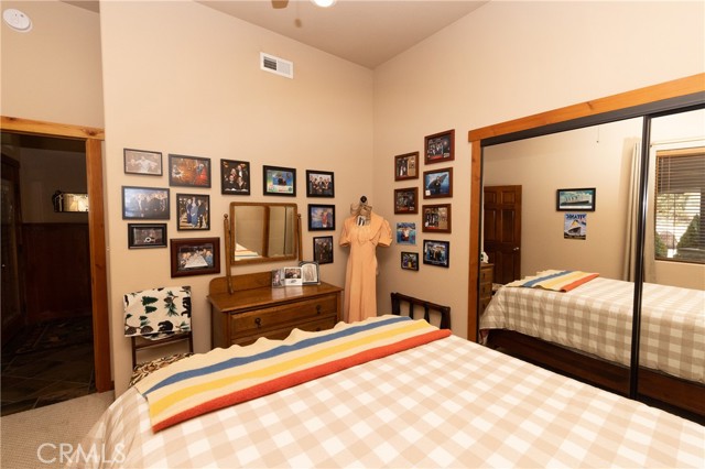 Detail Gallery Image 29 of 44 For 39255 Seminole, Fawnskin,  CA 92333 - 5 Beds | 4/1 Baths