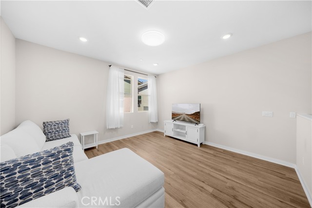 Detail Gallery Image 6 of 41 For 259 Pin Ln, Covina,  CA 91722 - 3 Beds | 3 Baths