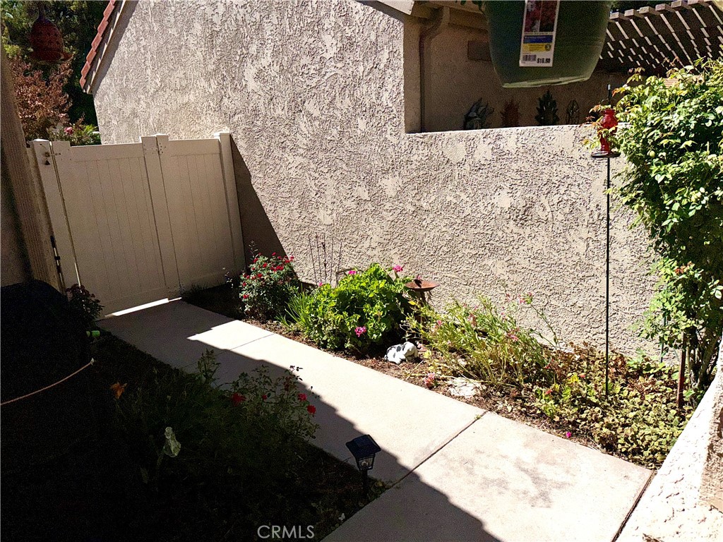 https://media.crmls.org/medias/6f3a37db-d095-474f-96be-2bb44287e3c8.jpg?preset=X-Large