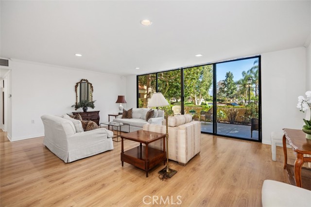 Detail Gallery Image 8 of 46 For 24055 Paseo Del Lago #152,  Laguna Woods,  CA 92637 - 2 Beds | 2 Baths