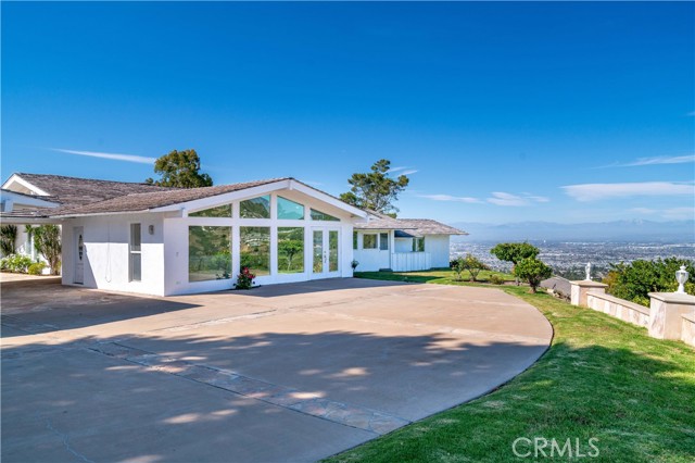13 Buggy Whip Drive, Rolling Hills CA: https://media.crmls.org/medias/6f3b3a70-59b7-43c1-9ef8-7f39b9bc9f83.jpg