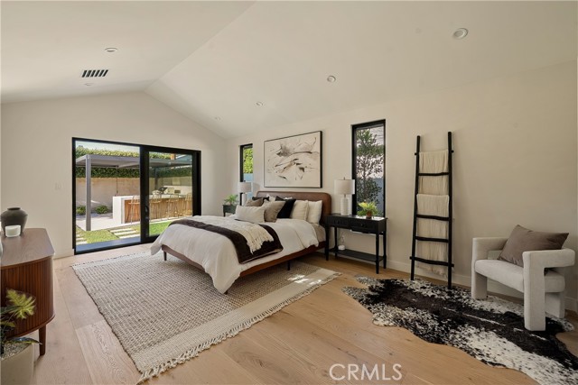 Detail Gallery Image 12 of 32 For 13949 Cumpston St, Sherman Oaks,  CA 91401 - 3 Beds | 3/1 Baths
