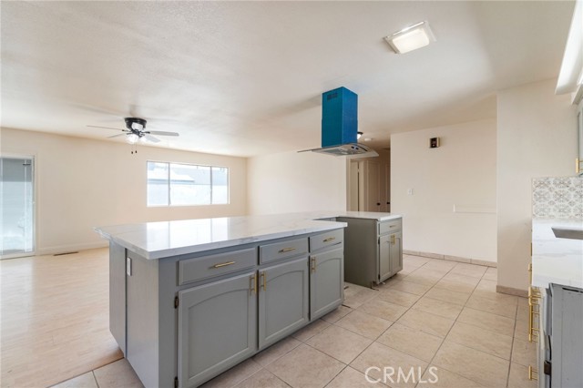 Detail Gallery Image 14 of 39 For 2738 S Fairway Ct, Visalia,  CA 93277 - 3 Beds | 2/1 Baths