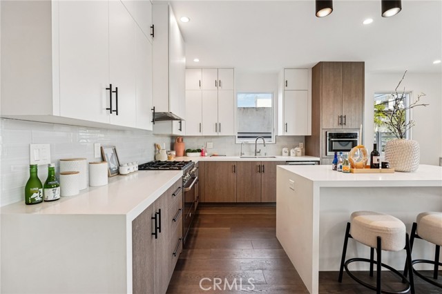 Detail Gallery Image 11 of 34 For 542 N Commonwealth Ave, Silver Lake Los Angeles,  CA 90004 - 3 Beds | 2/1 Baths