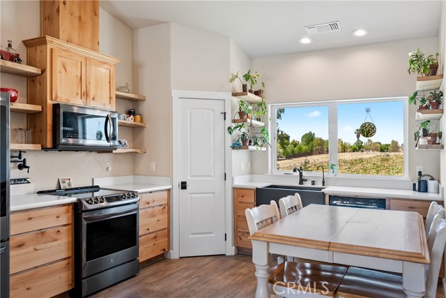 1875 Rancho Lomas Way, San Miguel CA: https://media.crmls.org/medias/6f3e1e5b-25f8-4331-8a73-d18f497af41f.jpg