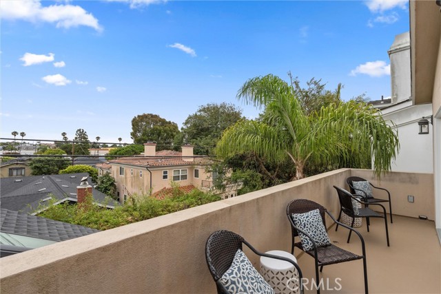 2000 Walnut Avenue, Manhattan Beach CA: https://media.crmls.org/medias/6f3ebeda-1199-42a1-a859-ba5988e76f16.jpg