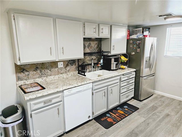 Detail Gallery Image 5 of 37 For 5000 Nordic Dr #1,  Bakersfield,  CA 93309 - 3 Beds | 2 Baths