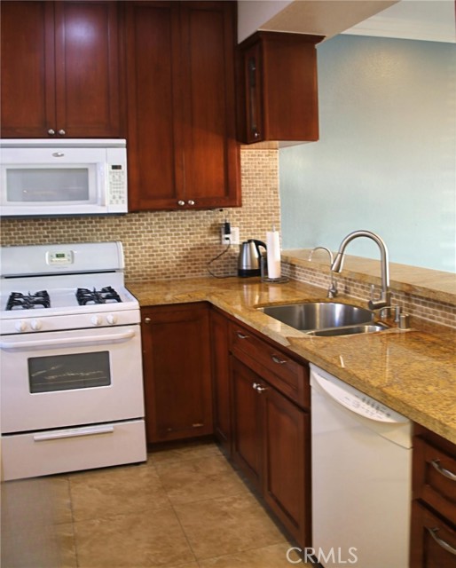 555 Maine Avenue, Long Beach CA: https://media.crmls.org/medias/6f4097f5-8c90-4eaa-aa55-ea909b690755.jpg