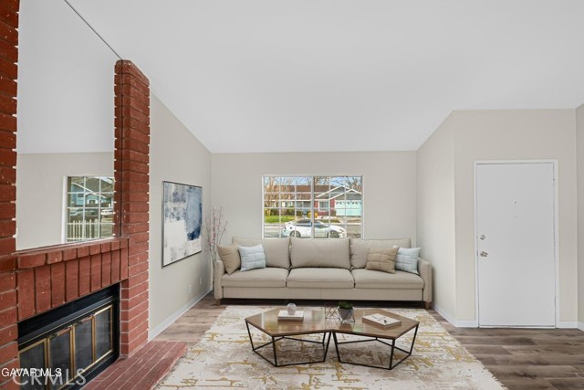 Detail Gallery Image 6 of 41 For 3538 Apollo, Palmdale,  CA 93550 - 4 Beds | 2 Baths