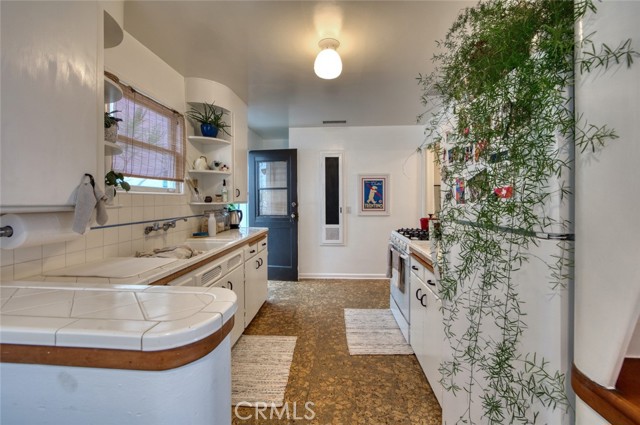 204 38th Street, Manhattan Beach, California 90266, 3 Bedrooms Bedrooms, ,2 BathroomsBathrooms,Residential,Sold,38th,SB22047945