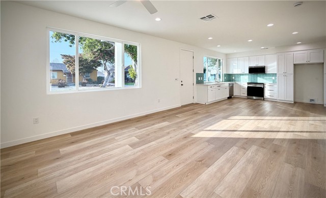 6118 Amos, Lakewood CA: https://media.crmls.org/medias/6f42196e-bbb6-403d-b39c-864841fa87ee.jpg