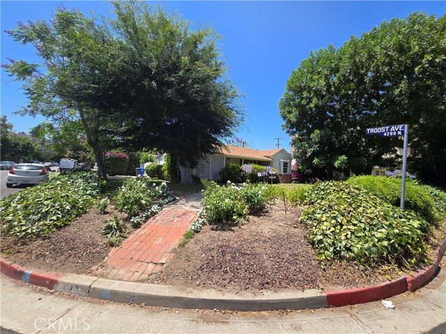 11636 Valley Spring Lane, Studio City CA: https://media.crmls.org/medias/6f437e5a-5597-4a91-9c7c-e304a2b555e7.jpg