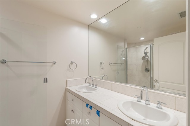 Detail Gallery Image 9 of 15 For 1529 Artesia Bld #B,  Manhattan Beach,  CA 90266 - 3 Beds | 2/1 Baths